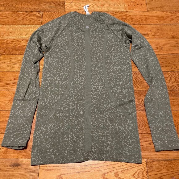 EUC Lululemon Swiftly Tech Long Sleeve Shirt 2.0 Hip Length Sz 4 DTRR/WHTO - Picture 3 of 3